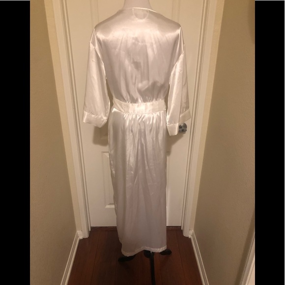 ❤️ Gorgeous white Lace Satin robe with waist tie - Picture 6 of 10